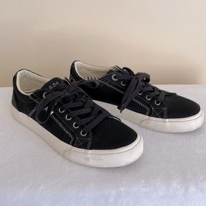 Taos Black Canvas Shoes 8